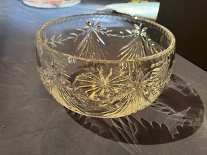 lot 90 image: Decorative Crystal Bowl Featuring Cut Glass Patterns 8 Diameter