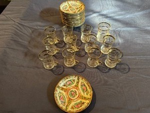 lot 92 image: Persian Teacups and Saucers (Qty 12)