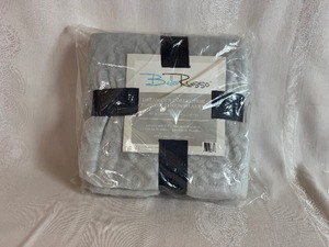 lot 102 image: New Dreamers Collection Light Gray Flannel Throw 50 x 60