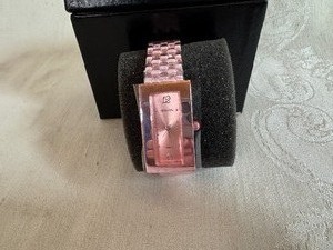lot 104 image: New Ladies Watch