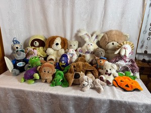 lot 118 image: Vintage Plush Toys
