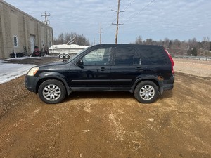 lot 8 image: 2005 Honda CR-V