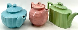 lot 8 image: Vintage Hall China Teapots - Turquoise Ribbed Teapot, Pink Jar Teapot, Green Square Teapot