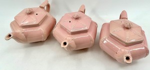 lot 11 image: Vintage Hall Pink Teapots - Hexagonal Lidded Teapots