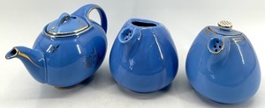 lot 42 image: Vintage Hall China Co. Teapots
