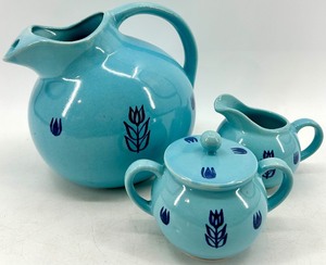 lot 64 image: Vintage Cronin Pottery - Blue Tulip Pattern 3-Piece Set Pitcher, Creamer & Lidded Sugar Bowl