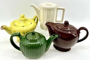 lot 102 image: Vintage Variety of Teapots including Fraunfelter - QTY 3