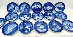lot 108 image: Vintage Royal Copenhagen - Kai Lange - Denmark Blue & White Plates (Lot of 16)