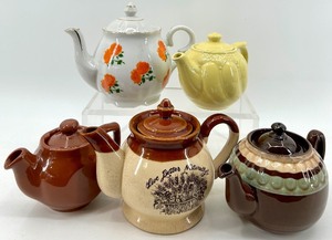 lot 159 image: Variety of Vintage Teapots - 5-Piece - including Made in Japan