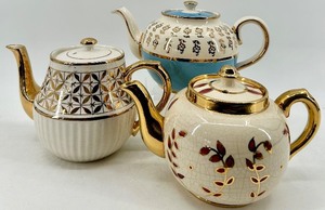 lot 160 image: Vintage Arthur Wood, Sadler England & Sudlows Teapots (Lot of 3)