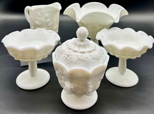 lot 161 image: Vintage Westmoreland Milk Glass Paneled Grapevine Pattern - QTY 5