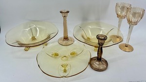 lot 176 image: Vintage Gold, Amber and Yellow Glassware Set including Cake Plate