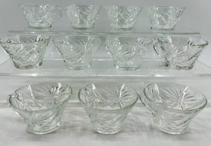 lot 195 image: Vintage 11 Anchor Hocking Punch Cups