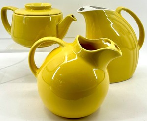 lot 7 image: Vintage Hall Tricolator, Homer Laughlin Harlequin Ball Pitchers