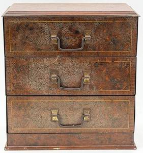 lot 10 image: Victory V Gums & Lozenges Tin Container - Vintage Promo Box