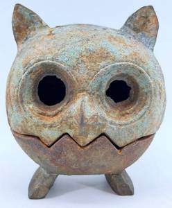 lot 17 image: Vintage Owl-Shaped Vintage Cast Iron Figure - Made in Japan - 5.4 in tall