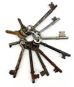 lot 30 image: 11 Antique Skeleton and Vintage Keys on Ring