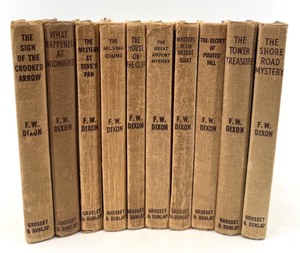 lot 230 image: Hardy Boys Mystery Series Set - Grosset & Dunlap - The House on the Cliff & More