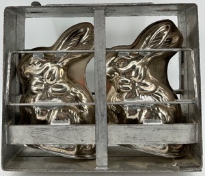 lot 3 image: Vintage Metal Chocolate Bunny Molds
