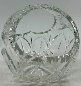 lot 51 image: Crystal Basket Bowl - Diamond-Cut Crystal Glass