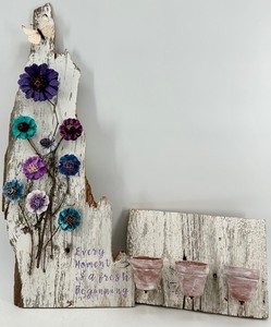 lot 67 image: Rustic Wood Wall Art Set - Floral Panel & 3 Planter Pots