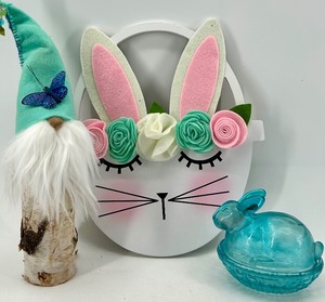 lot 72 image: L.E. Smith Glass Rabbit Nesting Dish & Gnome with Teal Hat & Bunny Face Floral Crown Plaque