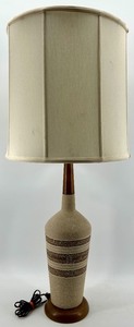 lot 93 image: Mid-Century Ceramic Table Lamp with Speckled Beige Base & Brown Stripes - Beige Shade