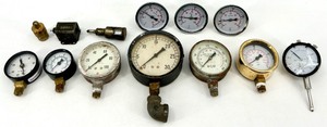 lot 139 image: Assorted Industrial Gauges & Instrumentation Set - Vacuum & Pressure Gauges (BrassSteel)