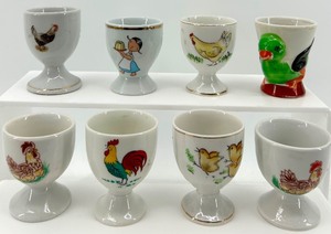 lot 262 image: Vintage Ceramic Egg Cups - Chicken Motifs - 8-Cup Set