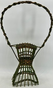 lot 283 image: Antique Wicker Basket Stand - Green with Circular Handle