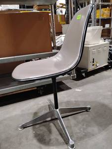 lot 17SK image: Herman Miller Chair (601201) Visible Herman Miller Mark