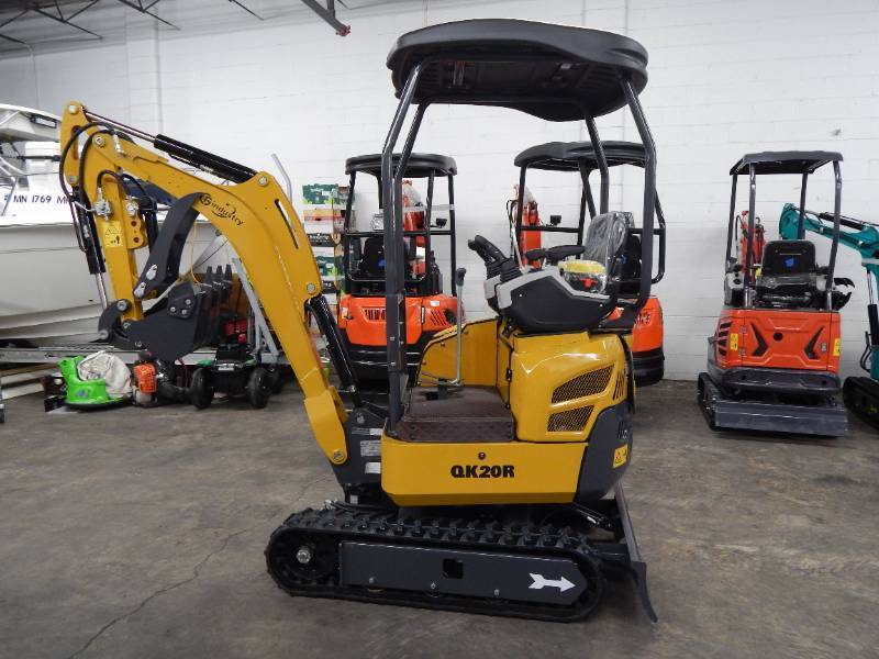 lot 8 image: NEW CFG QK20R Mini Excavator with Hydraulic Thumb