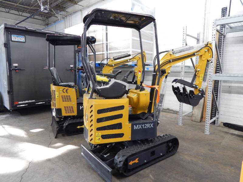 lot 20 image: NEW CFG MX12RX Mini Excavator