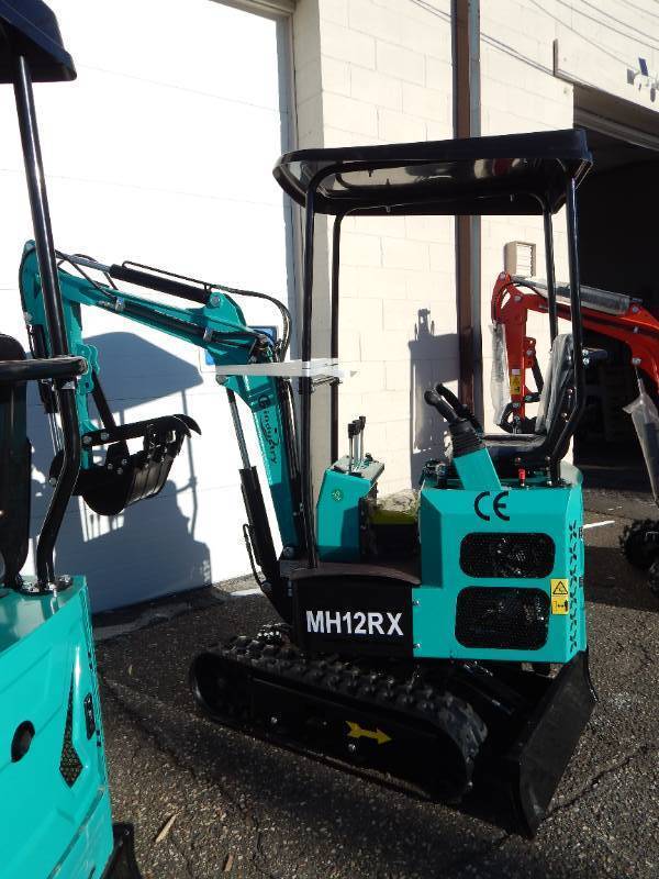 lot 27 image: NEW CFG MH12RX Mini Excavator