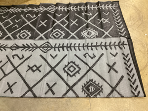 lot 109 image: Patio Rug 214x108