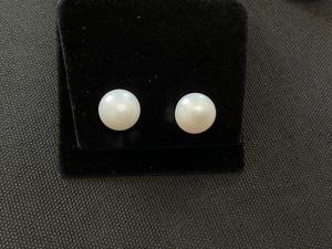 lot 74 image: MCYS 14K Yellow Gold 9mm White Button Freshwater Cultured Pearl Stud Earrings