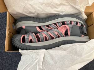 lot 29 image: Dannto Sandals - Size 8.5