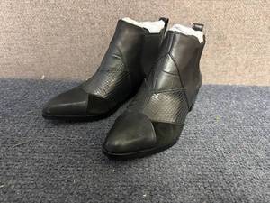 lot 59 image: Coach Suffolk Black Shoes - 5M