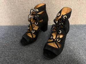 lot 61 image: Coach Priscilla Lux Suede Shoes - 5M