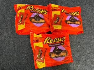 lot 180 image: 3 ReeseS Lava Cups Packs