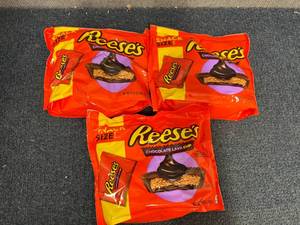 lot 182 image: 3 ReeseS Lava Cups Packs