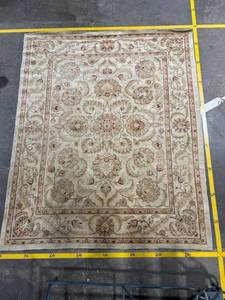 lot 5 image: Oriental Floral Beige Area Rug