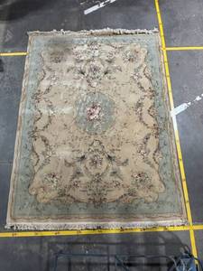 lot 9 image: Floral Medallion Area Rug - Beige Field with Sage Blue Border