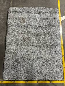 lot 12 image: Shag Rug 5 ft x 7 ft - Gray Plush Area Rug