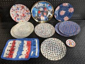 lot 32 image: Enesco Let Freedom Ring Plate Set - 1986 Lucy Rigg Design