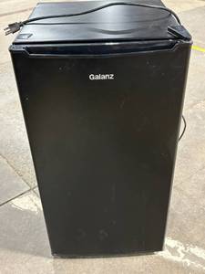 lot D-85 image: Galanz GLR33MBKE23 3.3 cu ft Refrigerator - 120V Free-Standing