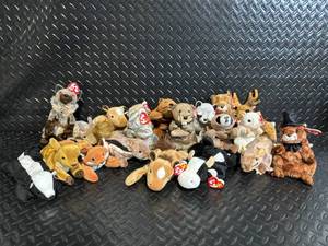 lot 133 image: TY Beanie Babies Collection - Assorted Plush Beanie Babies (20 or More Pieces)