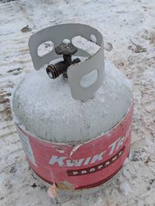 lot 9 image: 20# Kwik Trip Propane Tank - Empty