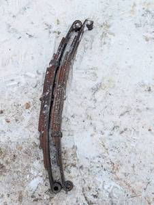 lot 12 image: Pair of Trailer Leaf Springs (aprox 27)