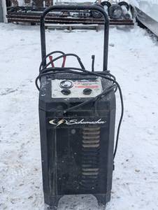 lot 22 image: Schumacher Battery Charger - 150256 - SC1437 - As Is
